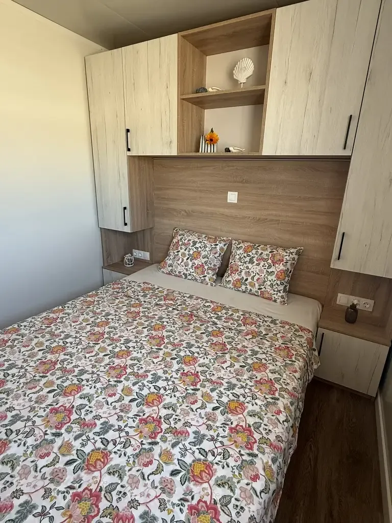 Double bedroom with built-in wardrobes