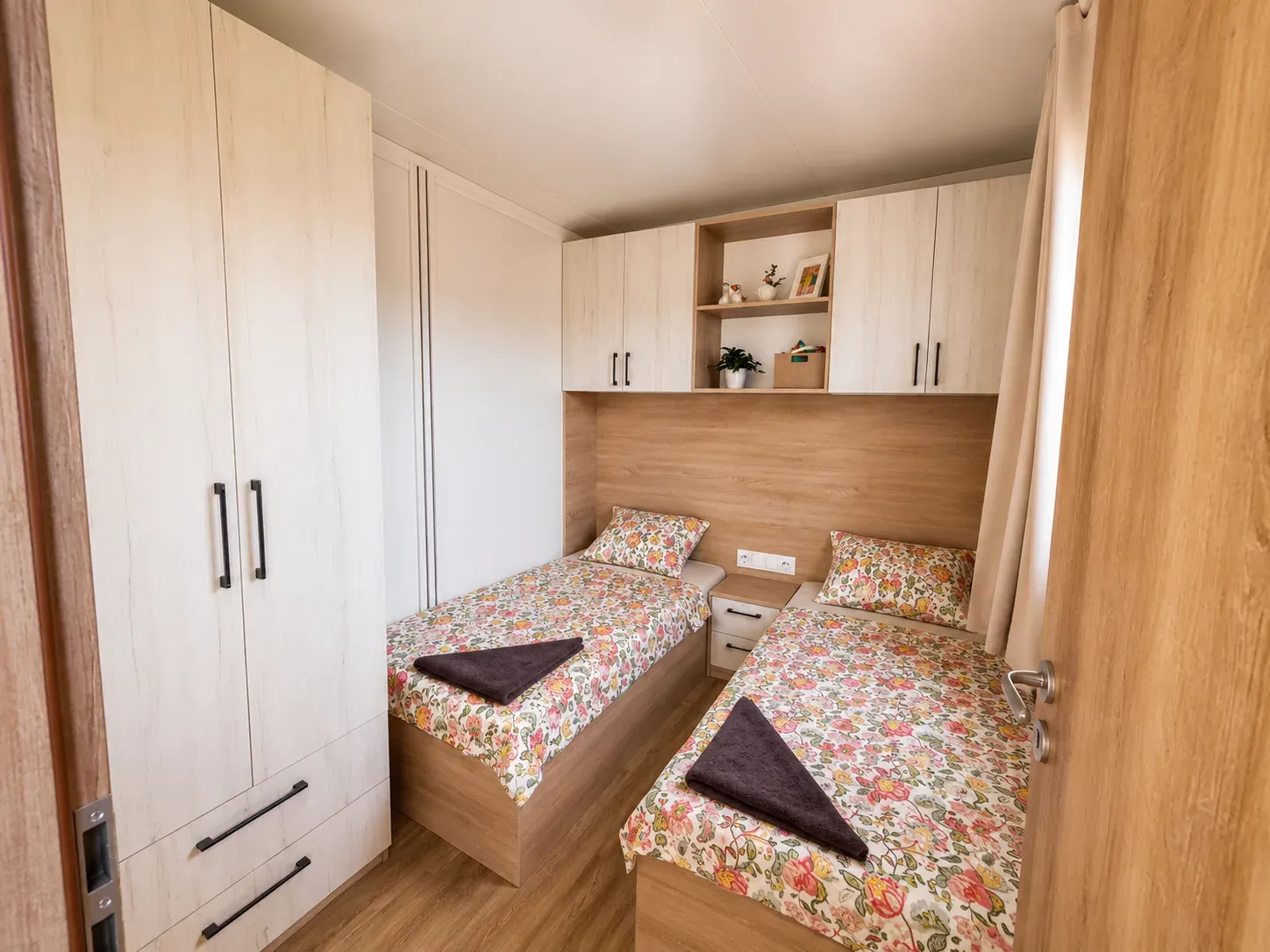 Twin bedroom with two single beds and wardrobes