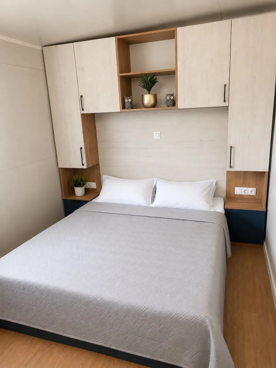 Double bedroom with built-in wardrobes in Maja