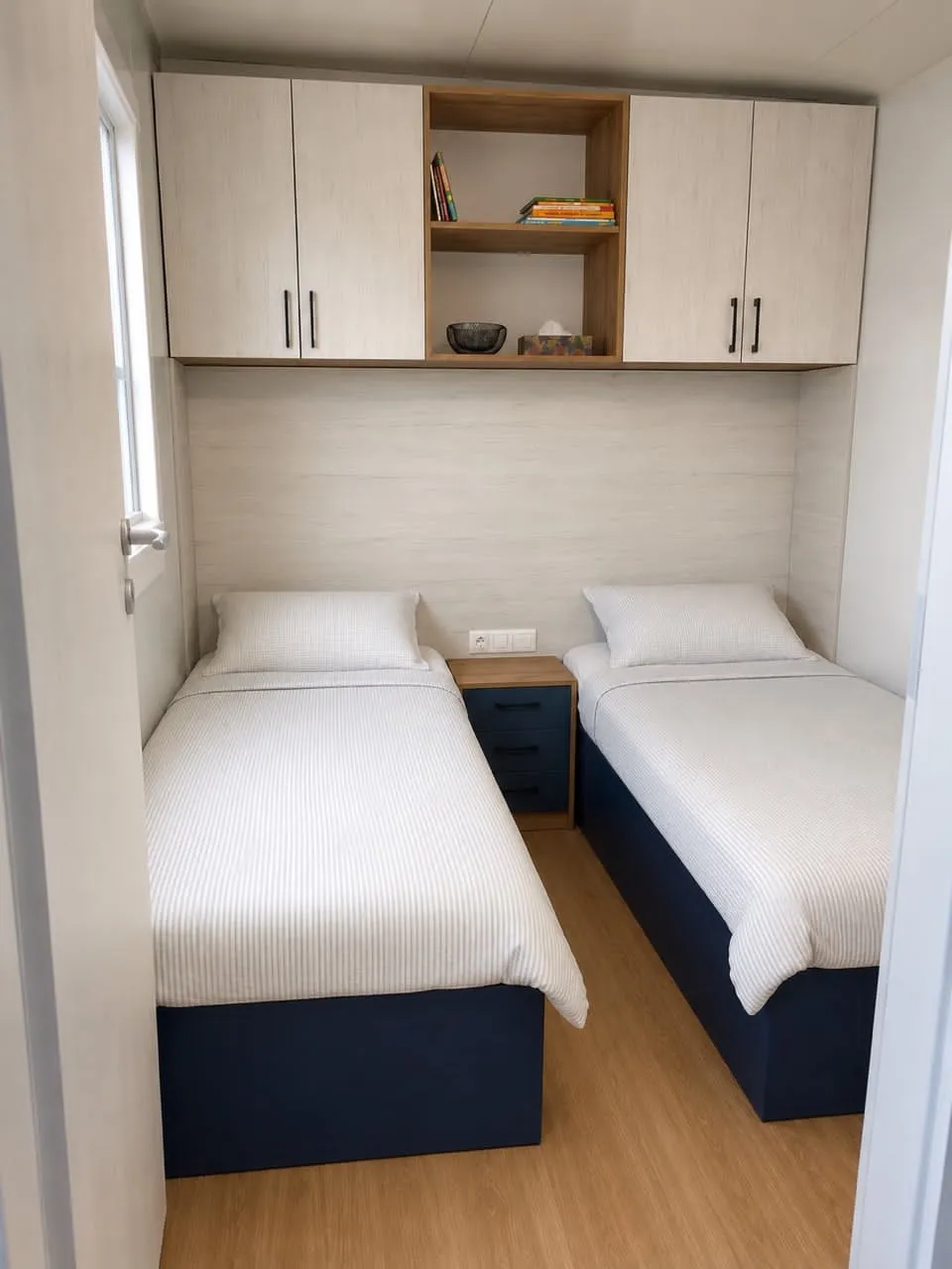 Twin bedroom with two single beds in Maja